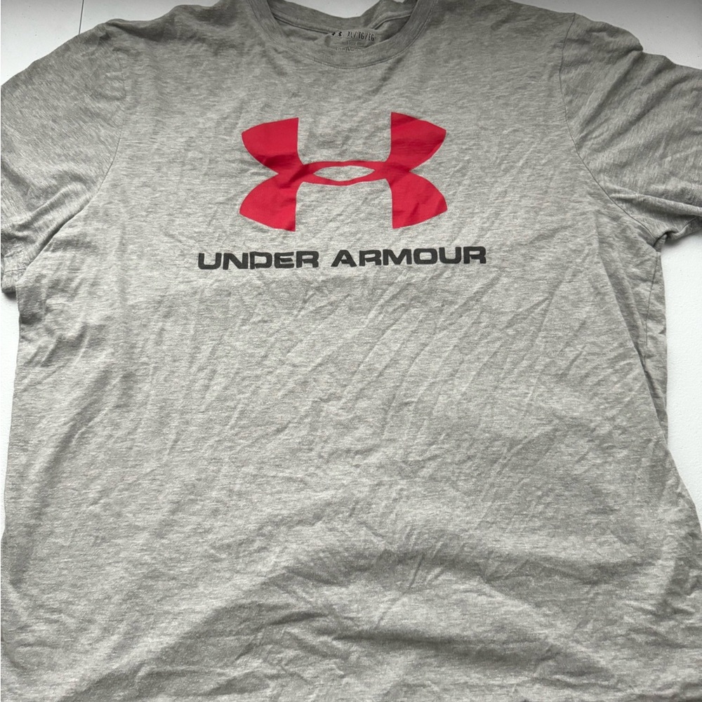 Men’s under Armour T-shirt